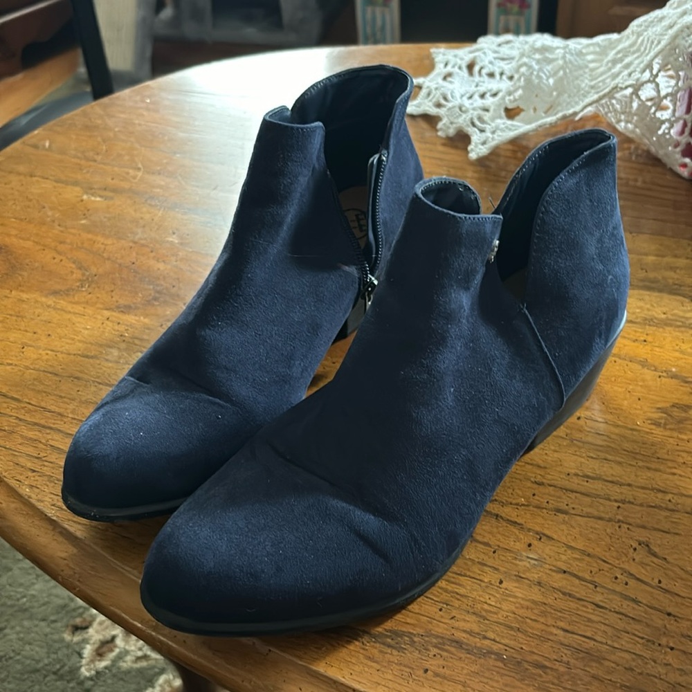 Navy blue daisy Fuentes boots, size 10